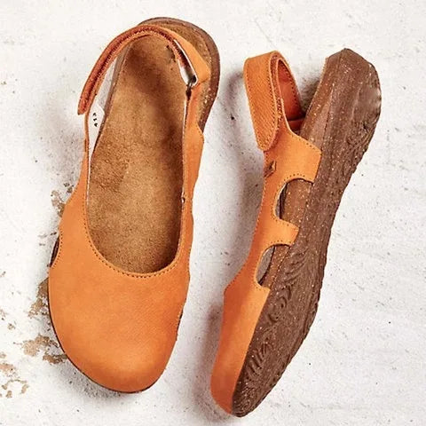 Ravena - Flache Ledersandalen mit Riemen hinten