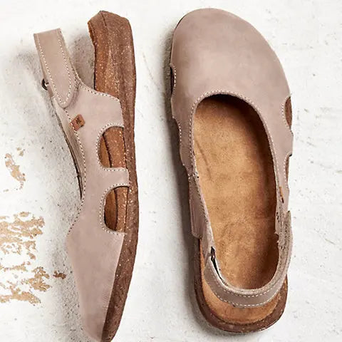 Ravena - Flache Ledersandalen mit Riemen hinten