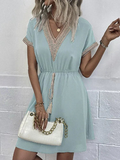 Luvenia - Bohemian Midikleid mit V-Ausschnitt Schnürung und Nähten