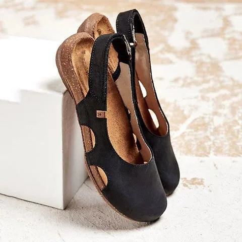 Ravena - Flache Ledersandalen mit Riemen hinten